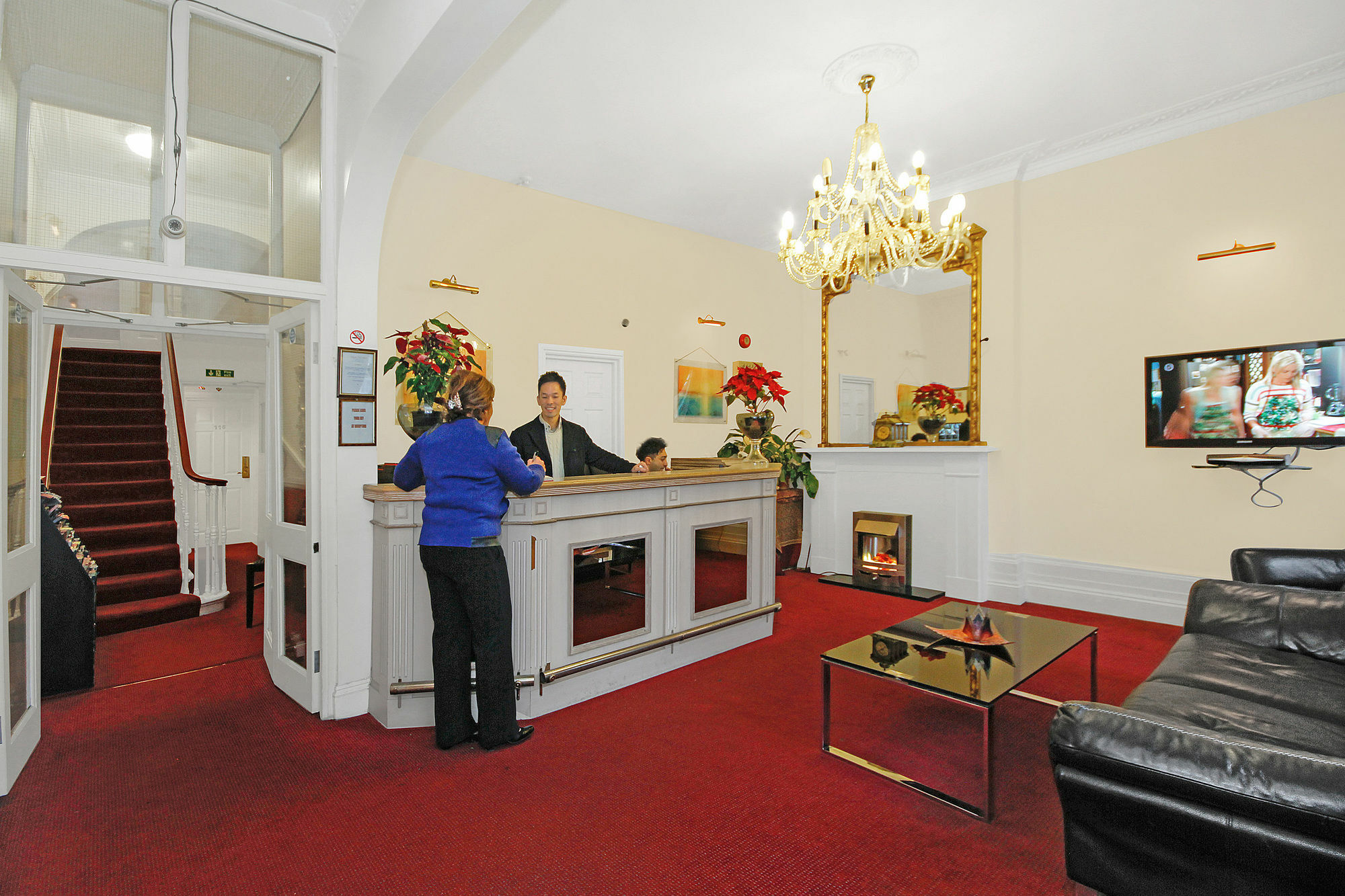 Kingswaypark Hotel At Park Avenue Лондон Екстериор снимка